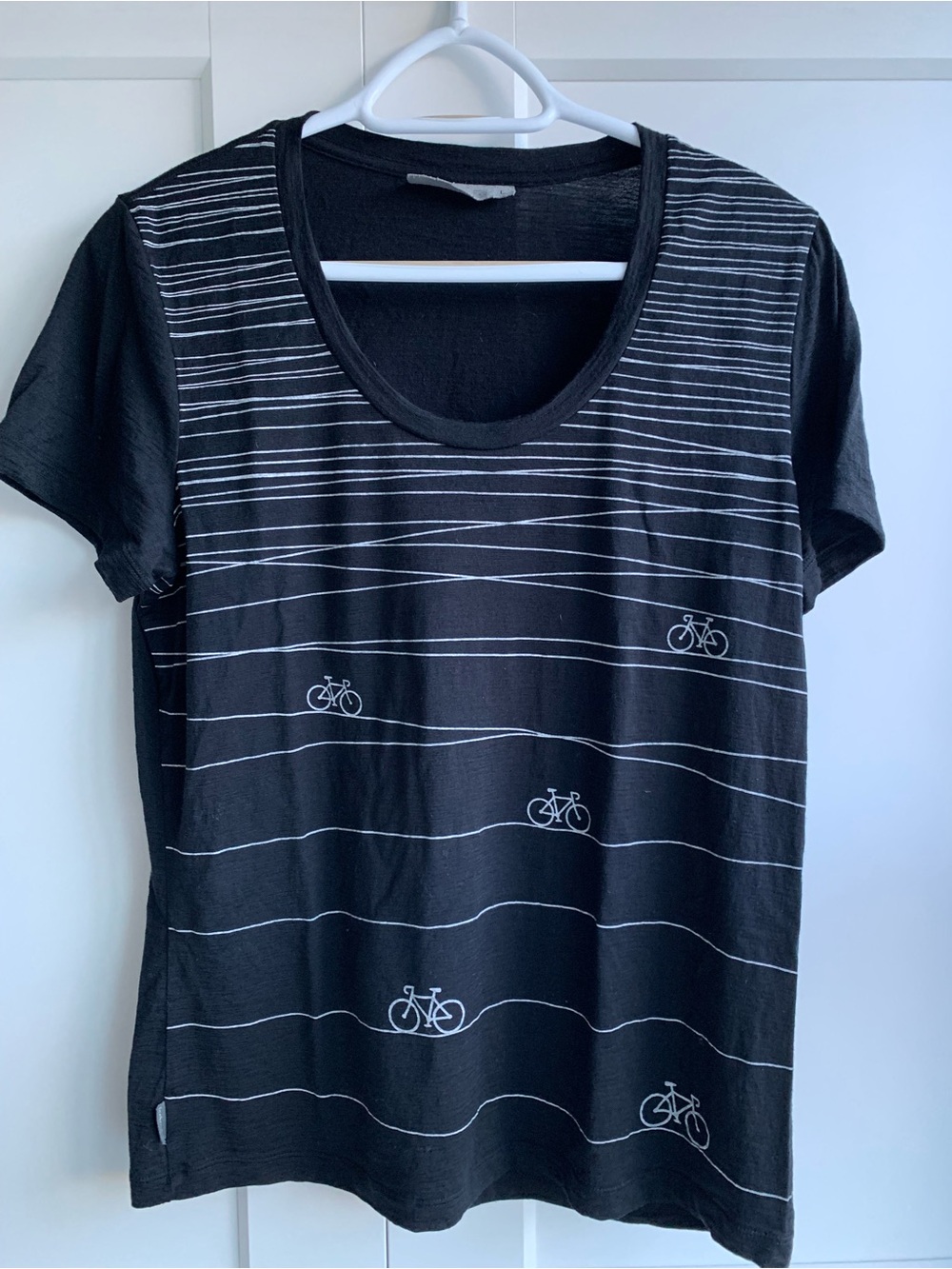 Icebreaker women’s Black Short Sleeve Tee with White Bicycle Graphic size L